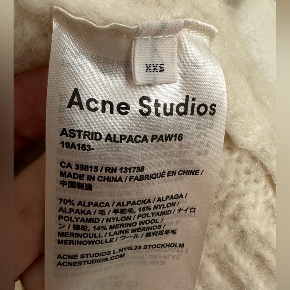 Acne Studies Astrid Alpaca Oversized Sweater Cardigan in Cream. - Picture 4 of 4